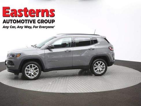 Used 2023 Jeep Compass Latitude AWD/4WD image 57