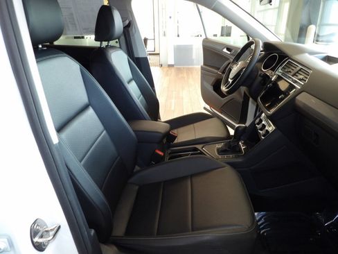 Used 2020 Volkswagen Tiguan SE image 14