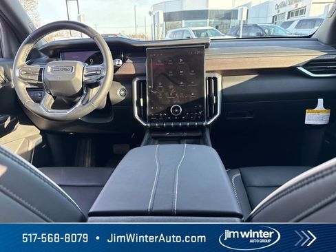 Used 2025 GMC Acadia Denali image 19