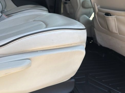 Used 2018 Chrysler Pacifica Limited w/ Advanced Safetytec Group FWD image 26