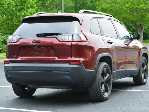 Used 2019 Jeep Cherokee Latitude Plus AWD/4WD image 5