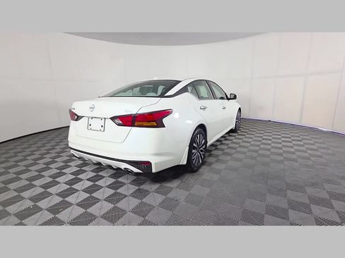 Used 2024 Nissan Altima 2.5 SV w/ SV Premium Package FWD image 40