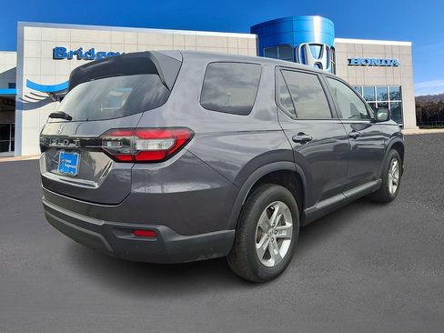 Used 2023 Honda Pilot LX image 6