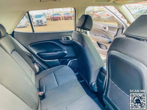 Used 2025 Hyundai Venue SE FWD image 28