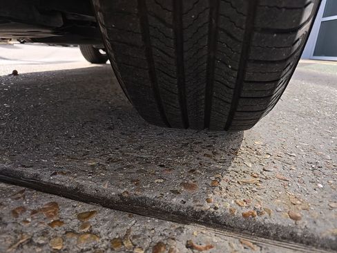 Used 2024 Toyota Highlander XLE image 44