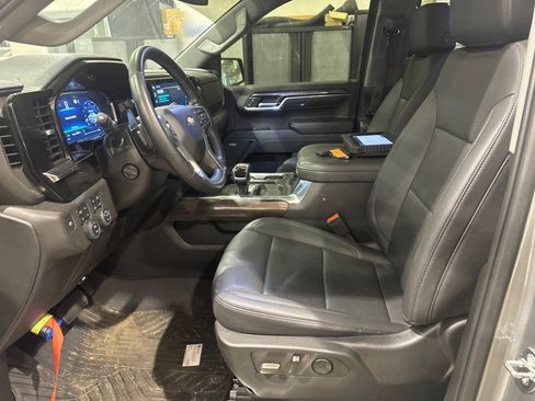Used 2023 Chevrolet Silverado 1500 LTZ AWD/4WD image 5