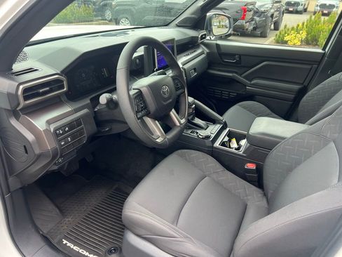 Certified 2025 Toyota Tacoma SR5 AWD/4WD image 12