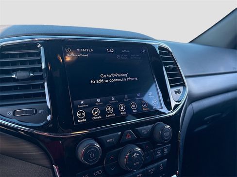 Used 2021 Jeep Grand Cherokee Laredo X image 14