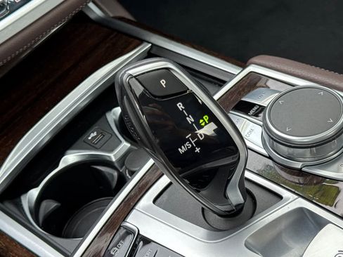 Used 2020 BMW 740i image 20