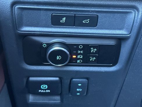 Used 2024 Ford Expedition Limited image 34