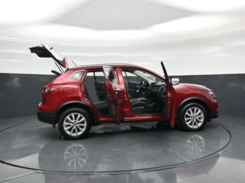 Used 2022 Nissan Rogue Sport SV FWD image 4