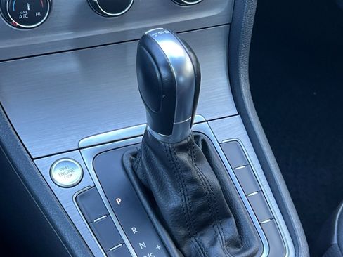 Used 2015 Volkswagen Golf TDI image 21