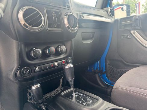 Used 2015 Jeep Wrangler Unlimited Sahara w/ Connectivity Group AWD/4WD image 50