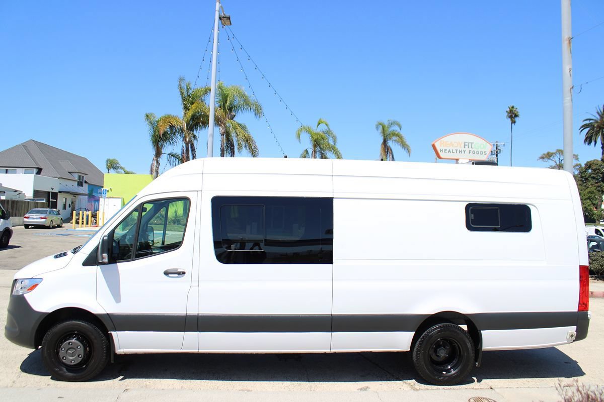 Used 2022 Mercedes-Benz Sprinter 3500 image 2