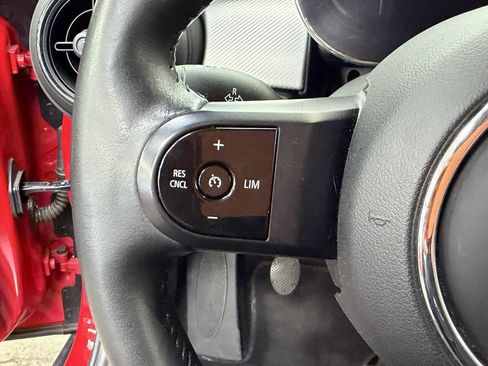 Used 2022 MINI Cooper 2-Door Hardtop w/ Premium Package image 45