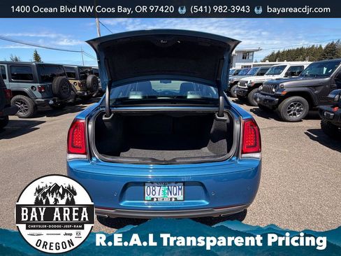 Used 2022 Chrysler 300 Touring L RWD image 7