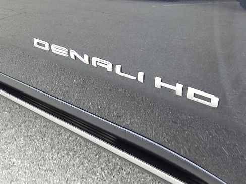 Used 2025 GMC Sierra 2500 Denali Ultimate image 8