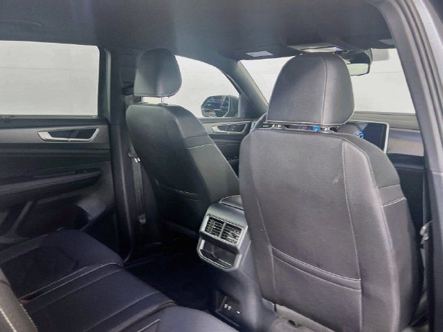 Used 2025 Volkswagen Atlas Cross Sport SE AWD/4WD image 8