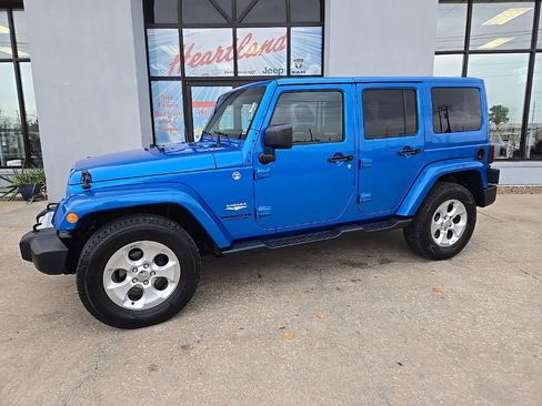 Used 2015 Jeep Wrangler Unlimited Sahara w/ Connectivity Group image 4