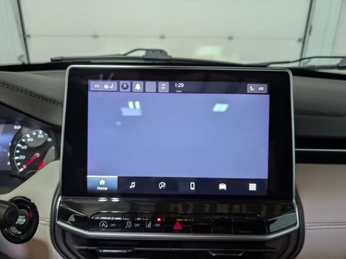 Used 2022 Jeep Compass Limited w/ Sun and Sound Group AWD/4WD image 22
