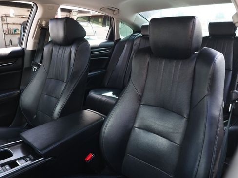 Used 2020 Honda Accord Touring image 9