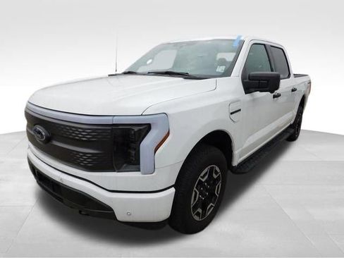 Used 2023 Ford F150 Lightning XLT image 3