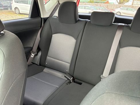 Used 2025 Kia Soul LX w/ LX Technology Package FWD image 32