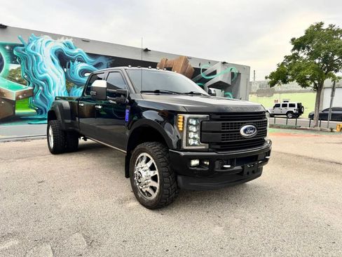 Used 2017 Ford F350 Platinum w/ Platinum Ultimate Package AWD/4WD image 4