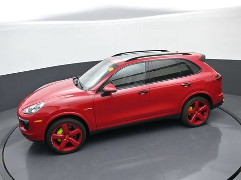 Used 2018 Porsche Cayenne S AWD/4WD image 32