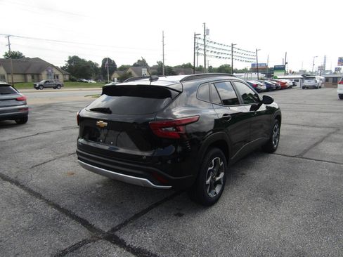 Used 2025 Chevrolet Trax LT w/ Driver Confidence Package FWD image 8