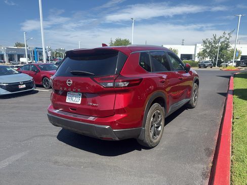 Certified 2024 Nissan Rogue SV w/ SV Premium Package AWD/4WD image 5