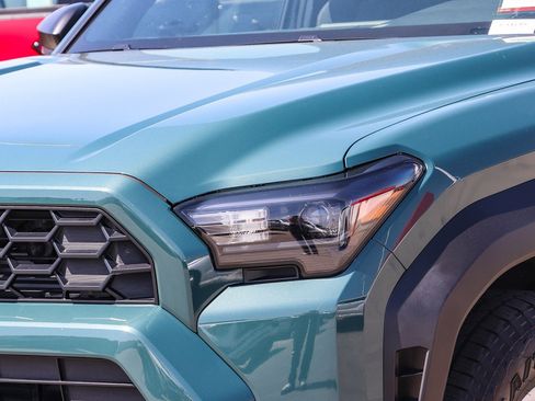 Used 2025 Toyota 4Runner TRD Off-Road image 9