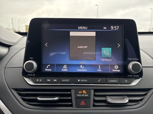 Used 2025 Nissan Altima 2.5 SV image 16