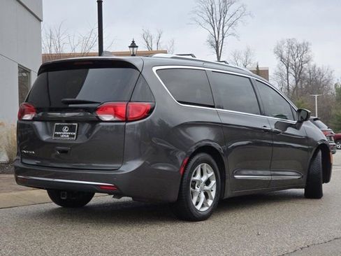 Used 2019 Chrysler Pacifica Touring-L Plus w/ Advanced Safetytec Group image 22