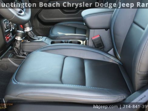 Used 2025 Jeep Wrangler Unlimited Rubicon 4xe image 36