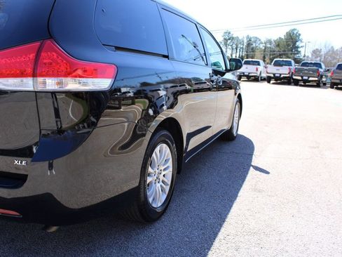 Used 2012 Toyota Sienna XLE image 26