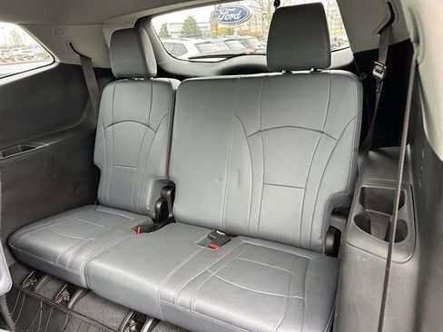 Used 2019 Buick Enclave Essence image 11