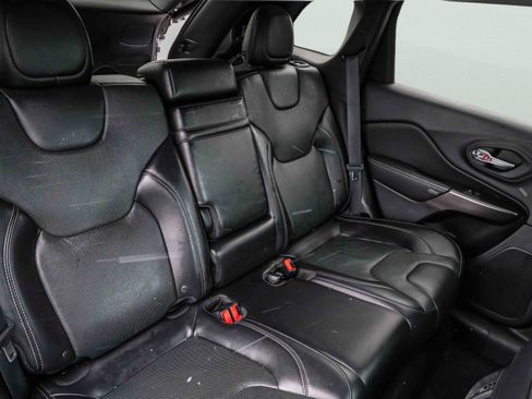 Used 2019 Jeep Cherokee Limited image 25