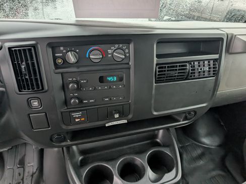 Used 2004 Chevrolet Express 2500 RWD image 17
