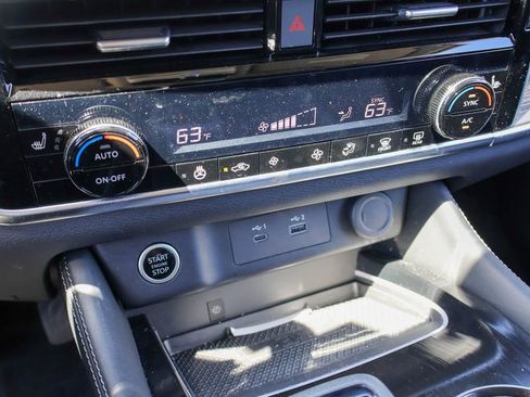 Used 2023 Nissan Rogue Platinum image 15