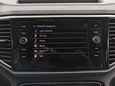 Used 2023 Volkswagen Atlas Cross Sport SE image 30