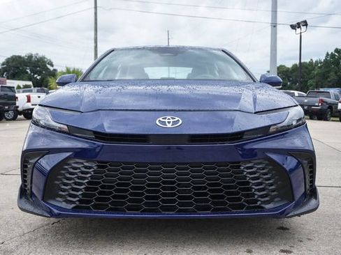 Used 2025 Toyota Camry SE FWD image 9