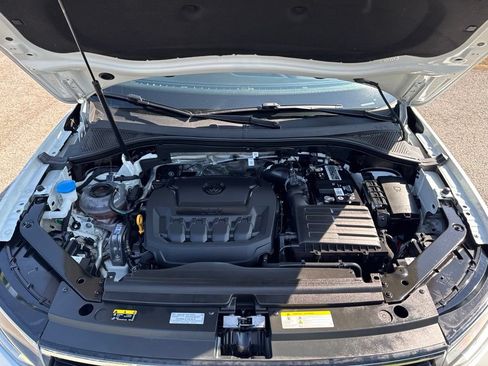 Certified 2023 Volkswagen Tiguan SE R-Line FWD image 9