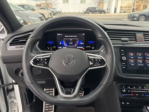 Certified 2023 Volkswagen Tiguan SE R-Line image 17