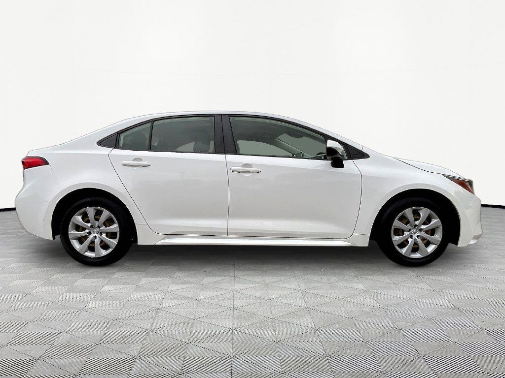 Used 2021 Toyota Corolla LE FWD image 5