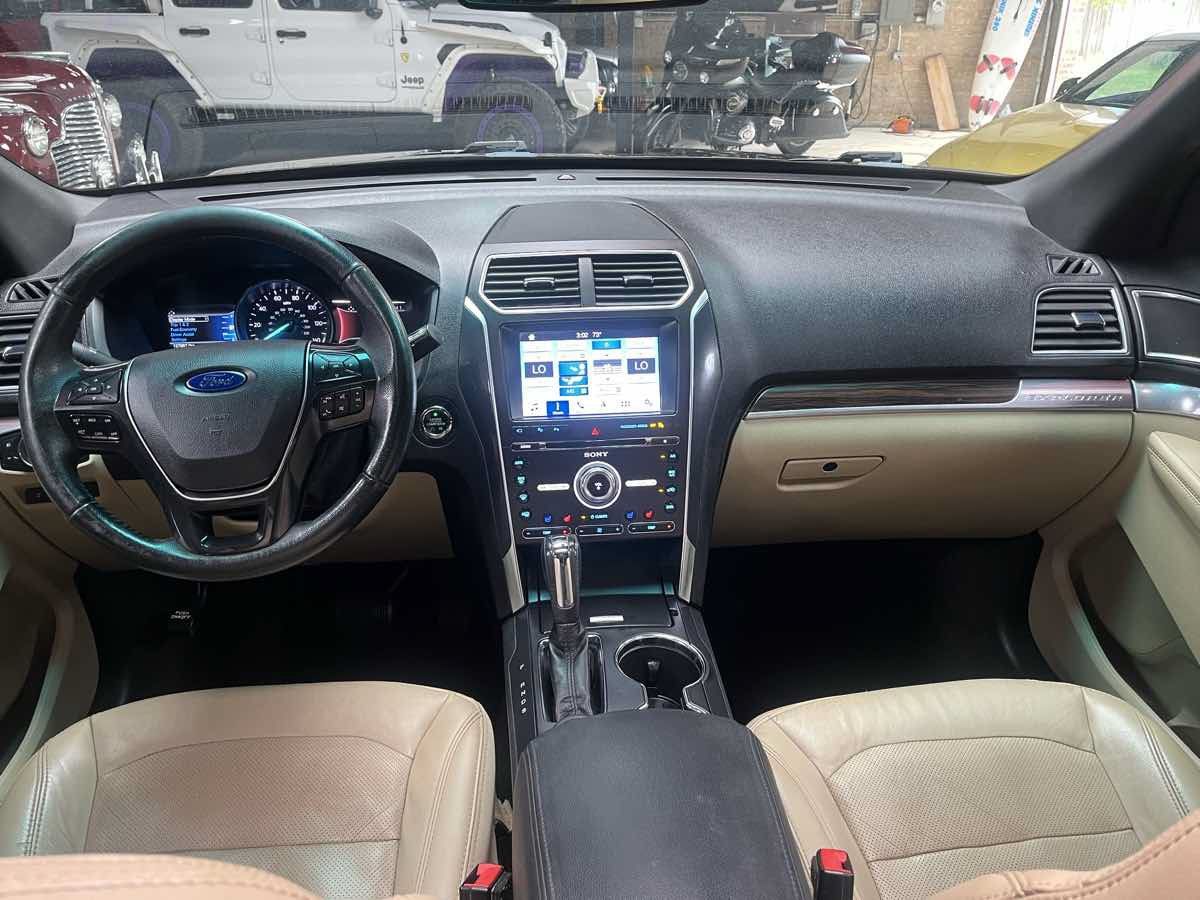 Used 2017 Ford Explorer Limited w/ Equipment Group 303A AWD/4WD image 11