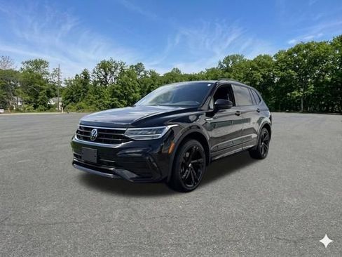 Used 2024 Volkswagen Tiguan SE R-Line AWD/4WD image 4