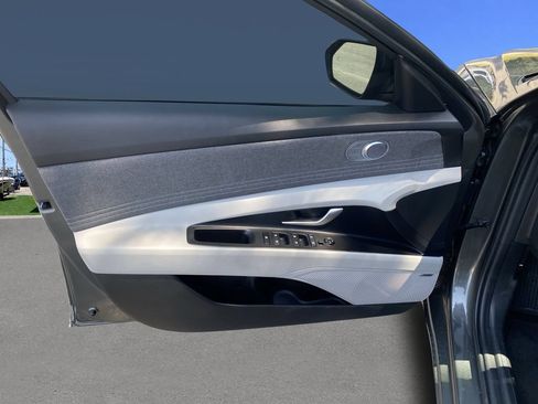 Certified 2024 Hyundai Elantra Limited FWD image 17