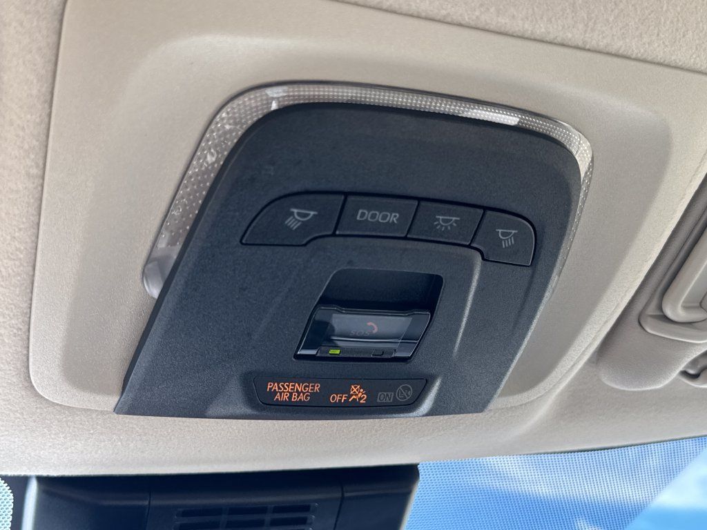 Used 2025 Toyota Corolla LE AWD/4WD image 32