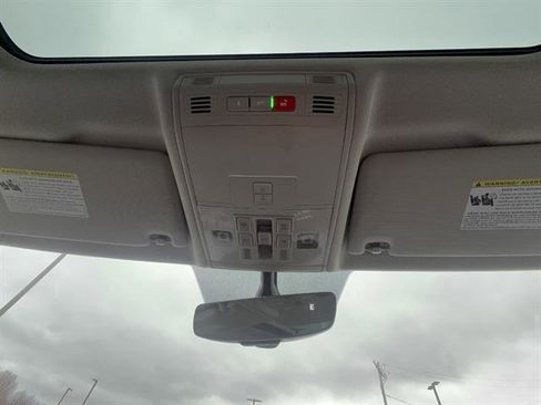 Used 2021 Volkswagen Tiguan SE w/ Panoramic Sunroof Package image 20